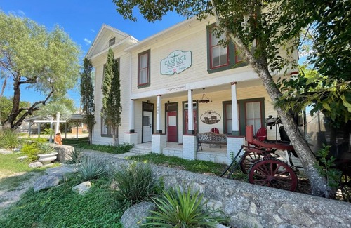 Bandera Casa | Carriage Inn - Tarpley Suite 5