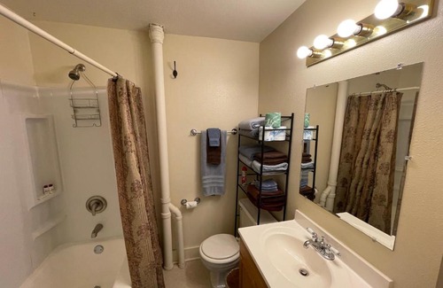 Bandera Casa | Carriage Inn - Tarpley Suite 5