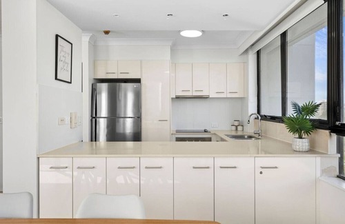 Main Beach Apartamento | Carrington Family Beach Getaway - Ocean View, WiFi