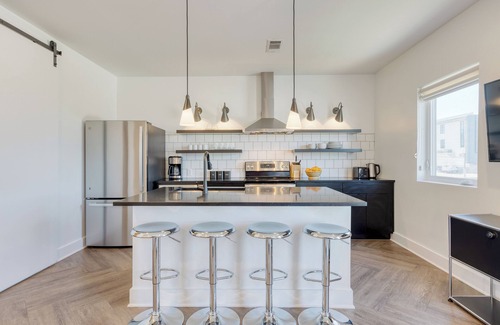 Historic Edgefield Apartamento | Carter #202 by AvantStay | 1BR + Balcony