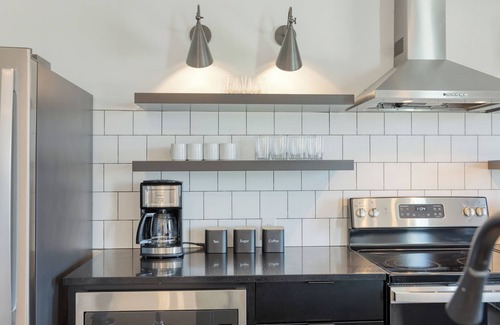 Historic Edgefield Apartamento | Carter #202 by AvantStay | 1BR + Balcony