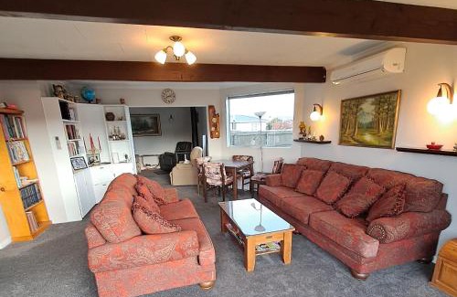 Blenheim Casa | Carter's Cottage - Blenheim Holiday Home