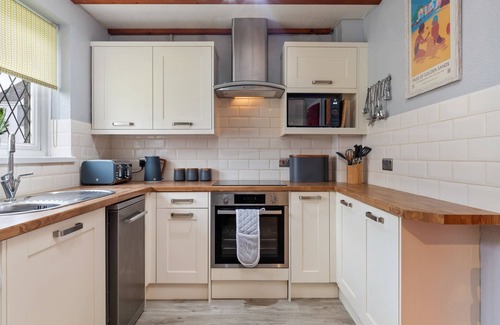 St. Florence Cabaña | Cartwright's Cottage - Pool, Sports Courts, Park