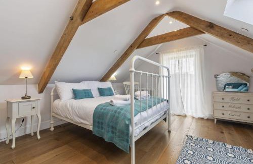 Carmarthen Casa | Cartws at Pentrecelyn - styilish barn conversion with large kitchen and outdoor space