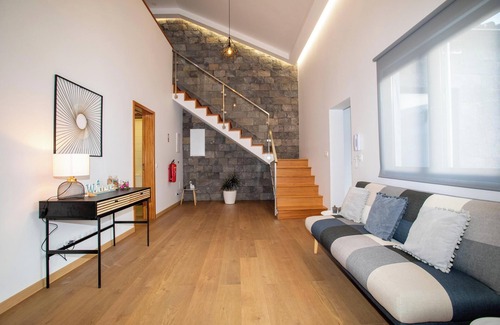 Ponta Delgada Casa | "Carvão PDL Inn" con terraza y Wi-Fi
