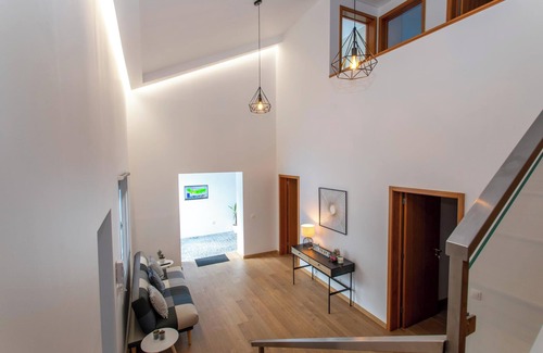 Ponta Delgada Casa | "Carvão PDL Inn" con terraza y Wi-Fi