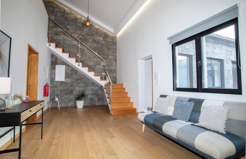 Ponta Delgada Casa | "Carvão PDL Inn" con terraza y Wi-Fi