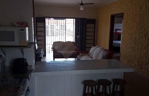 Solemar Casa | Casa 02 Dorm. a 50 mt da Praia, Acomoda até 10 Pessoas, Garagem 03 Carros