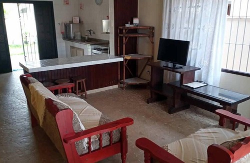 Solemar Casa | Casa 02 Dorm. a 50 mt da Praia, Acomoda até 10 Pessoas, Garagem 03 Carros