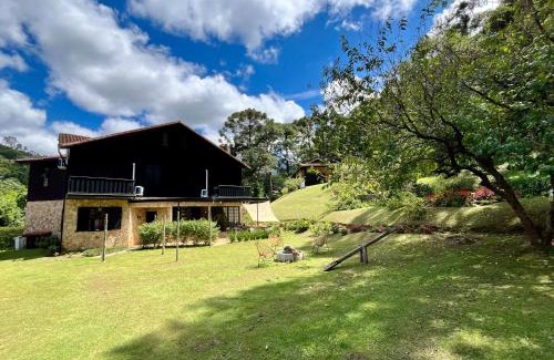 Teresopolis Casa | Casa 03 Vale Boa Vista - Charme Rústico em Condomínio com Área de Lazer Completa