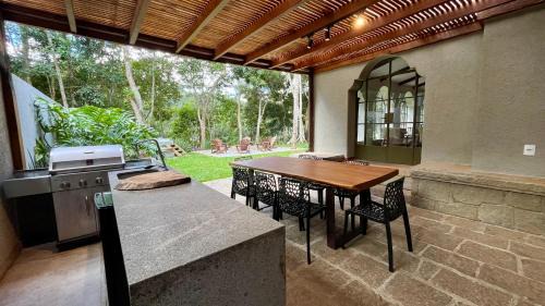 Teresopolis Casa | Casa 13 Floresta Boa Vista - Casa Espetacular com 6 Quartos e Arquitetura Única