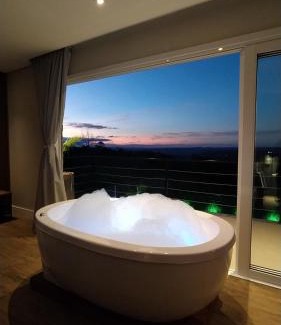 Monte Belo do Sul Casa | Casa 2 suítes, ofurô, piscina no Vale dos Vinhedos