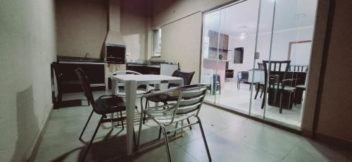 Uniao Casa | CASA - 3 quartos com ar - 2 banheiros - garagem para 2 carros