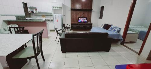 Uniao Casa | CASA - 3 quartos com ar - 2 banheiros - garagem para 2 carros