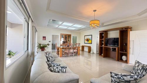 Balneario Florida Casa | Casa 300m Praia, Ar condicionado, Área Gourmet, Piscina climatizada