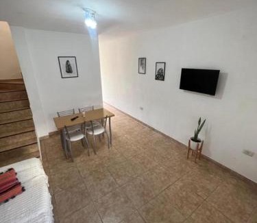 Lanus Casa | Casa 4 ambientes en Lanus Centro con patio