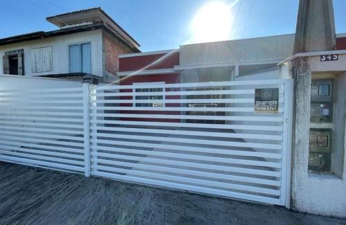Praia de Leste Casa | Casa a 150m da praia com piscina e churrasqueira