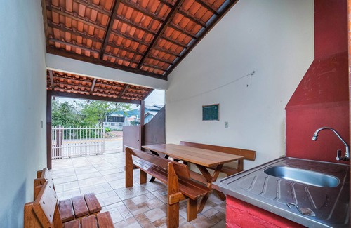 Zimbros Casa | Casa a 2 quadras da Praia de Zimbros RW2724