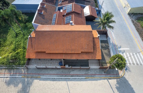 Zimbros Casa | Casa a 2 quadras da Praia de Zimbros RW2724