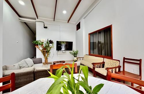 La Banda de Shilcayo Casa | Casa a 5min centro 3HAB con A/C & Precioso Jardín