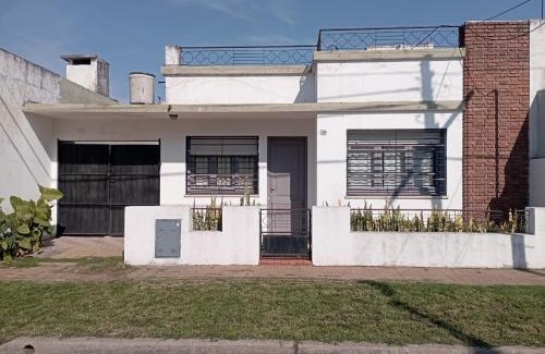 Zarate Casa | Casa a pocas cuadras del centro