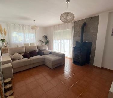Nivar Casa | Casa abuhardillada con piscina y chimenea