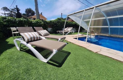 Palleja Casa | Casa acogedora familiar con piscina