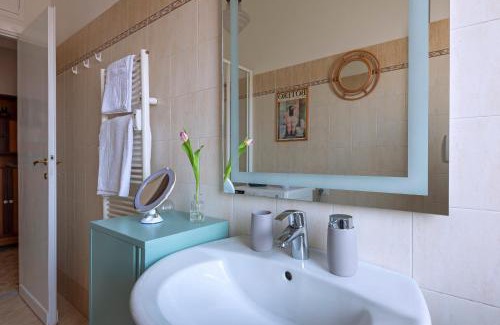 Pigneto Apartamento | Casa Adele Lovely Mid-century Apartment, Rome