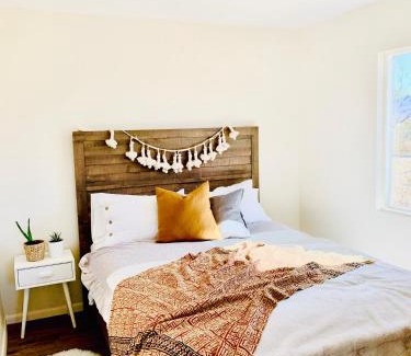 Joshua Tree Casa | Casa Agave: Comfy Joshua Tree Cottage With Free Breakfast Bar