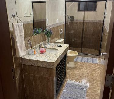 Piratininga Casa | Casa agradável em frente a praia com jacuzzi/spa