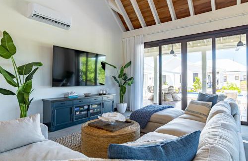 San Pedro Villa | Casa Agua Azul & The Pool Club at Mahogany Bay