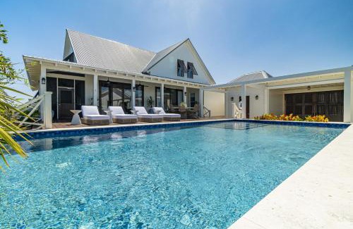San Pedro Villa | Casa Agua Azul & The Pool Club at Mahogany Bay