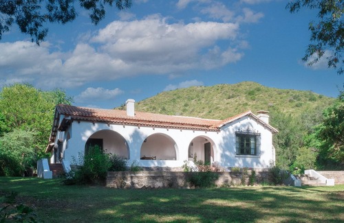 La Cumbre Casa | Casa al pie de la Montaña con cama king, pileta y mesa de pool