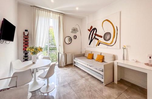 Tre Torri Apartamento | Casa Alberto da Giussano, elegante bilocale in centro con balcone sul parco