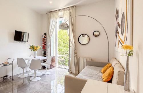 Tre Torri Apartamento | Casa Alberto da Giussano, elegante bilocale in centro con balcone sul parco