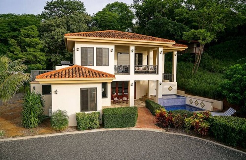 Rancho Santana Apartamento | Casa Alegre, gorgeous villa in Rancho Santana!