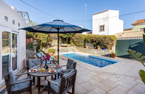Figueira Villa | Casa Alegria. 3 Bedroom Villa, private pool, BBQ, free Wifi. Close to beaches.