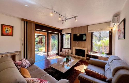 Planalto Casa | Casa Allegro 3dorm prox Lago Negro by AcheiGramado
