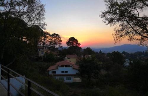 Mazamitla Casa | Casa Alrededor de un Pino