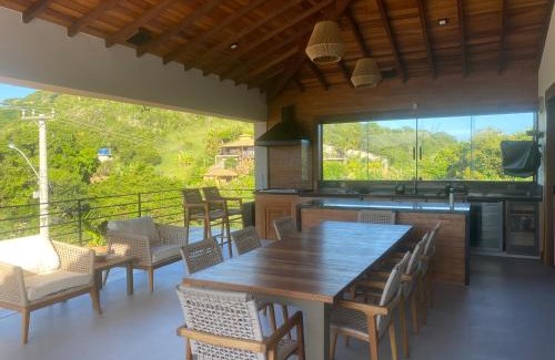 Brava Casa | Casa alto padrão a 100 metros da praia brava