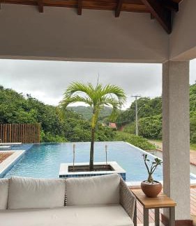 Brava Casa | Casa alto padrão a 100 metros da praia brava