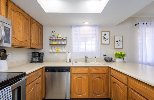 Paradise Valley Village Condominio | CASA AMARILLO - Anasazi Village - Updated Top Floor Unit