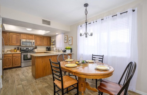 Paradise Valley Village Condominio | CASA AMARILLO - Anasazi Village - Updated Top Floor Unit