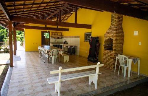 Macae Casa | Casa ampla c piscina e churrasq em meio a natureza