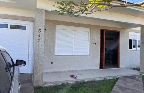Capao da Canoa Casa | Casa ampla jardim beira mar