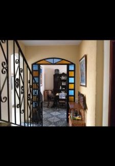 Aparecida Casa | Casa ampla no centro de Aparecida com piscina e garagem