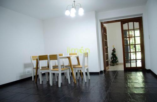 Tigre Casa | Casa Amplia 5 personas con Jardin y Parrilla