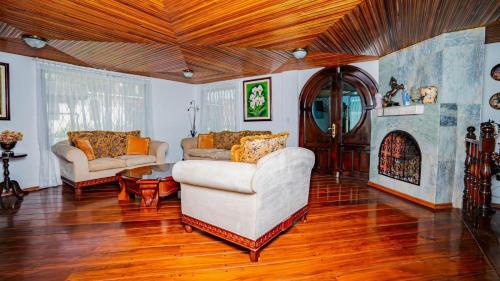 Ambato Casa | Casa amplia cerca de Baños de Agua Santa