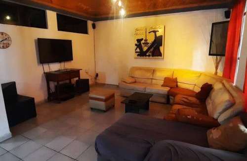 Leon Casa | Casa AMPLIA en excelente UBICACIÓN!