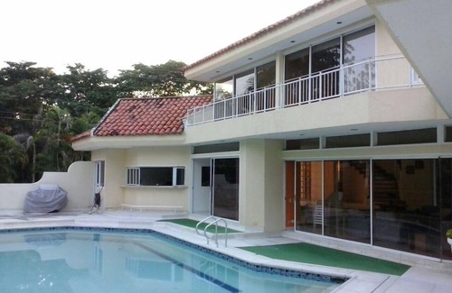 Girardot Casa | Casa amplia, independiente, fresca, acogedora. Condominio El Peñon Giraradot